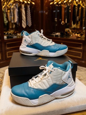 Jordan Melo Sneakers Size 45.5 like new, rare colorway