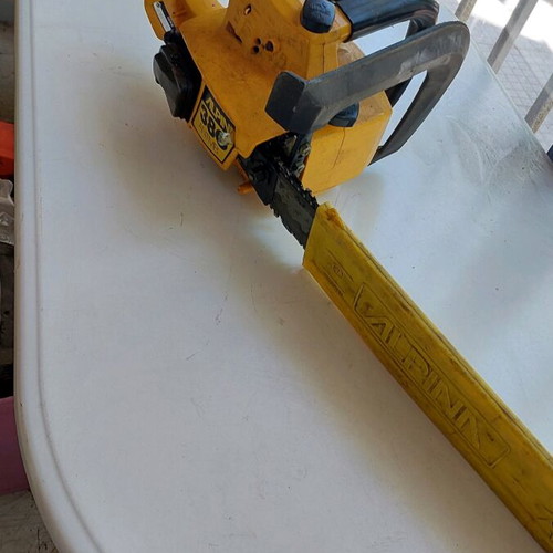 Chainsaw used, good condition, needs maintenance