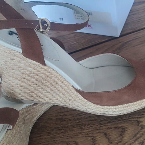 Nak leather platform sandals like new, camel color, size 37