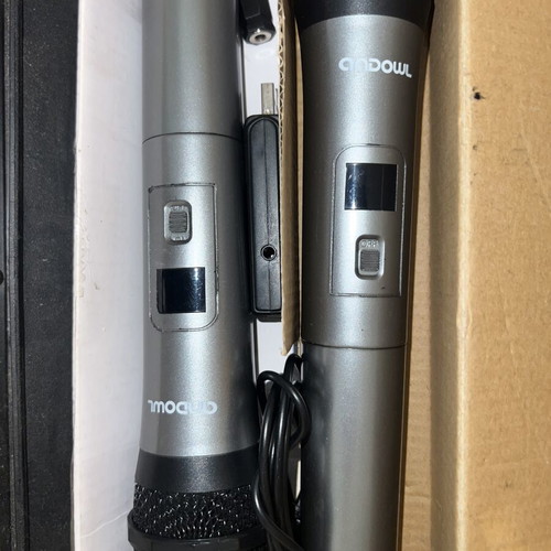 Media-Tech 12” speaker with 2 wireless MCO microphones and stand, new