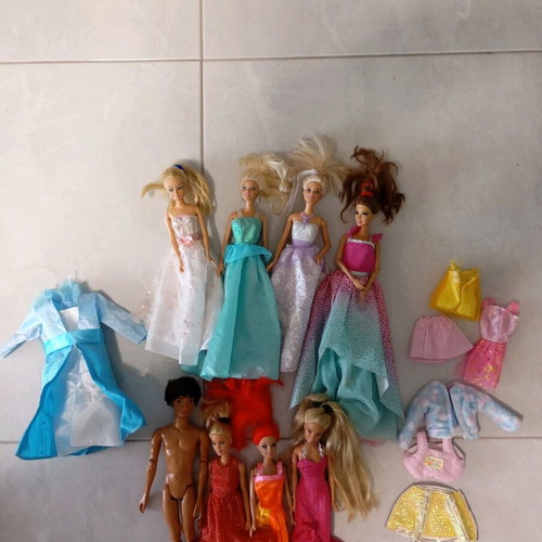 Dolls like new in good condition