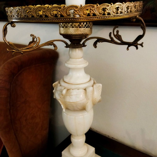Alabaster table lamp used in very good condition