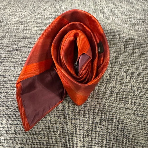 Bonapasite tie in excellent condition