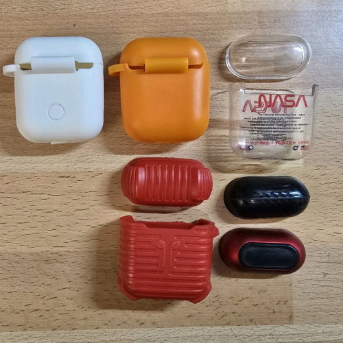 AirPods Gen 2 cases used, pack of 4