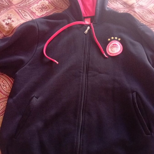Olympiacos sweatshirt lightly used