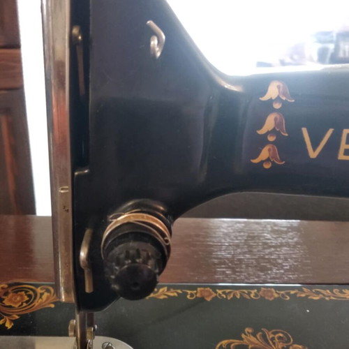 Veritas sewing machine used with cabinet