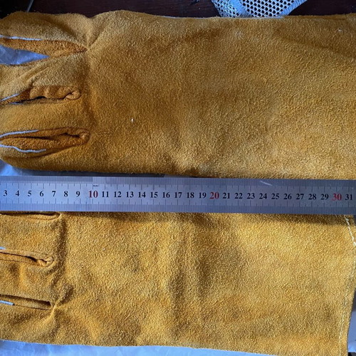 Leather gloves like new, useful for BBQ