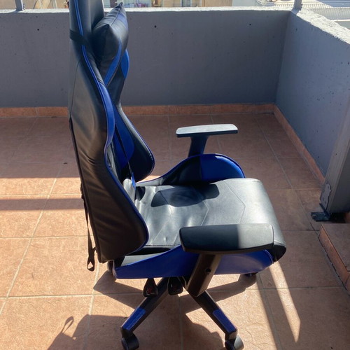 Gaming chair black/blue adjustable like new