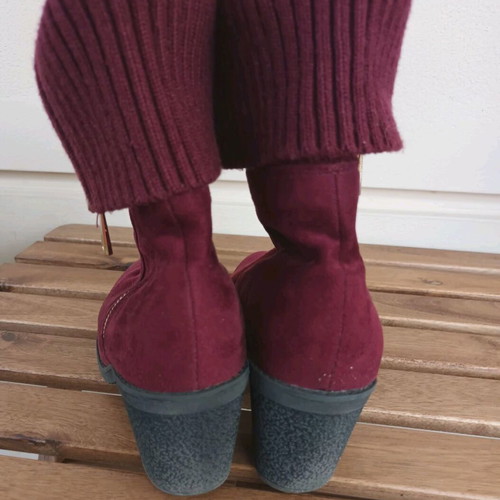 2-in-1 boots used, burgundy with gold zipper, size 38