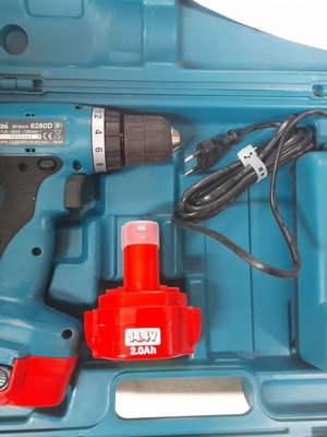 Makita винтоверт 14.4V 6280D комплект с 2 батерии и зарядно нов