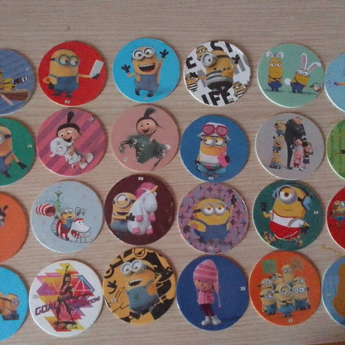 Minions Chipicao caps like new, pack of 24 pieces
