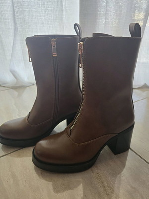 Silia D brown ankle boots new with thick 7 cm heel