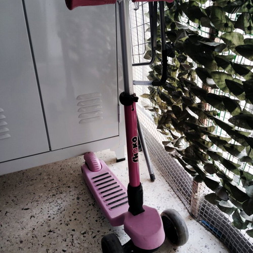 Shoko kids scooter used with light-up wheels