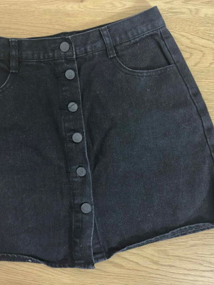 Black jean skirt like new, size Small
