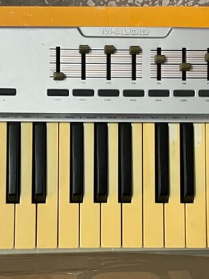 M-audio Oxygen 49 μεταχειρισμένο με USB καλώδιο, λειτουργικά πλήκτρα