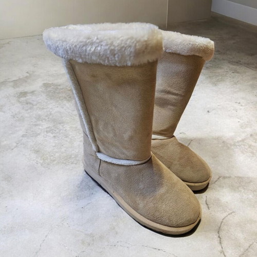 Fur boots like new, beige with white stripe, size 40