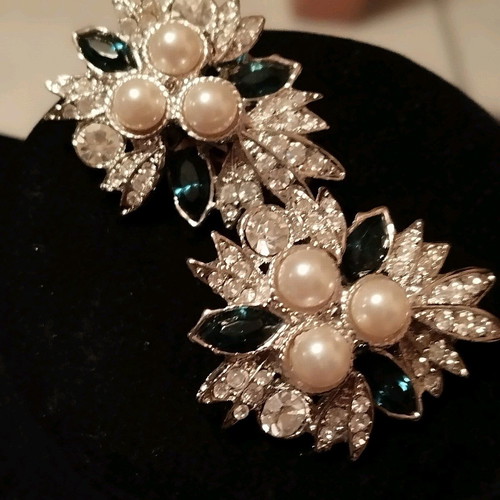 Impressive clip earrings with white pearl and blue rhinestones