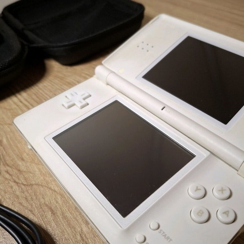 Nintendo DS Lite White like new with case and charger