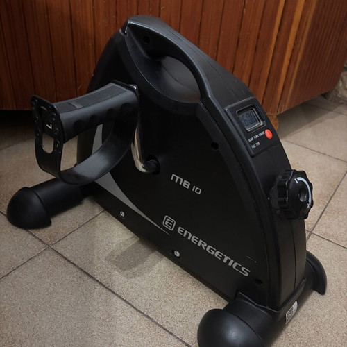 Exercise bike used for physiotherapy with adjustable pedals