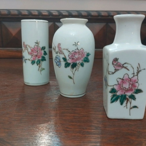 Chinese porcelain vases set of 3 like new, decorative floral motifs