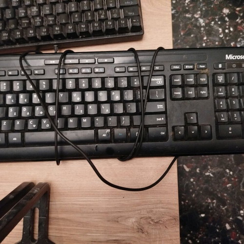 Microsoft keyboard used with loose mouse scroller and missing key