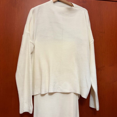 Knit ecru set like new