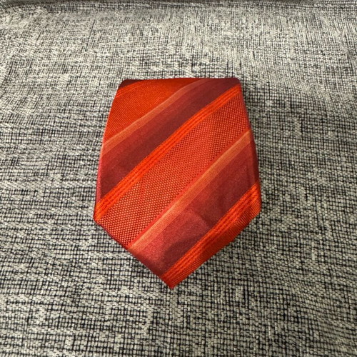 Bonapasite tie in excellent condition