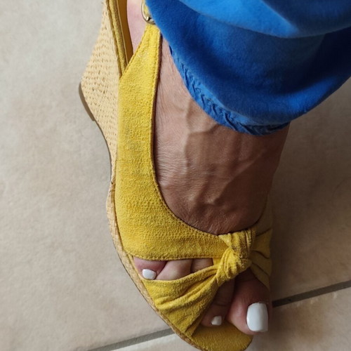 Elite yellow platform shoes size 39 like new