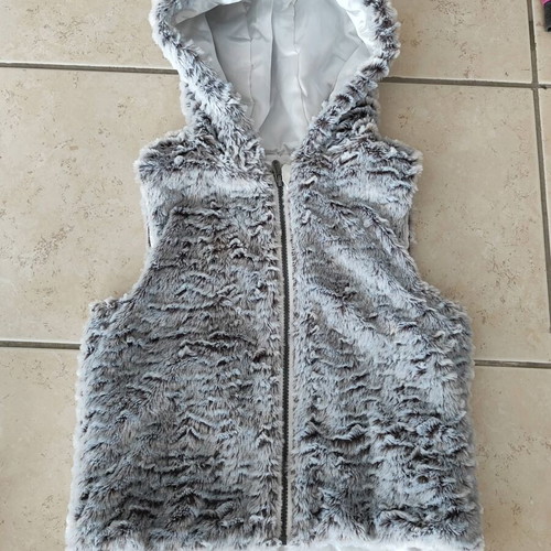 Girls' fur vest Orchestra like new, size 10, gray white