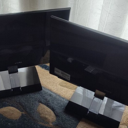 LG Flatron E2260S PN monitors like new, set of two