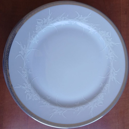 Bavaria porcelain plates set of 6, like new