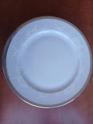 Bavaria porcelain plates set of 6, like new