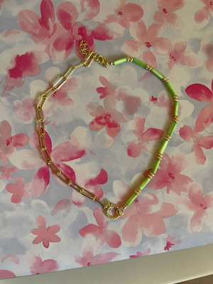 Necklace like new, green and gold