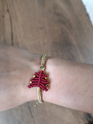 Macrame bracelet Christmas tree with star new, red and gold