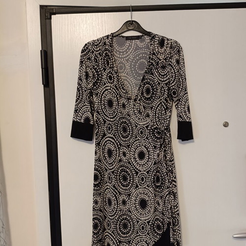 Kiabi Woman wrap dress like new with geometric black and beige pattern