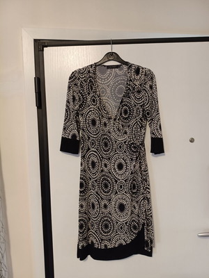 Kiabi Woman wrap dress like new with geometric black and beige pattern