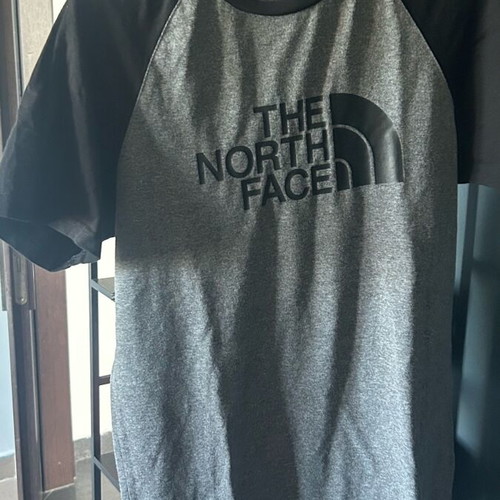 North T shirt like new, black and grey, size M