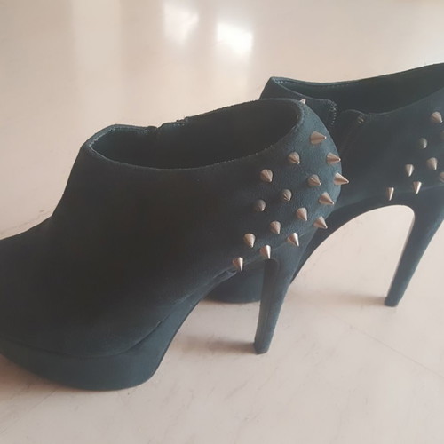 Small heel suede ankle boots