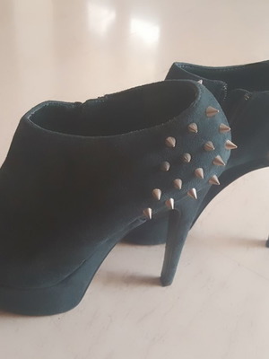 Small heel suede ankle boots