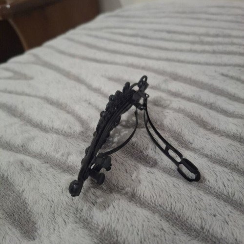 Black hair clip