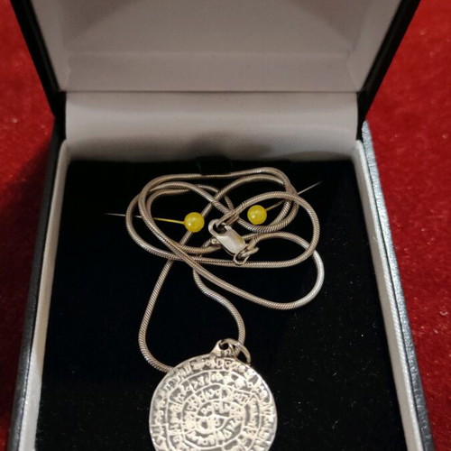Necklace with 9.25 silver chain and Phaistos disc like new