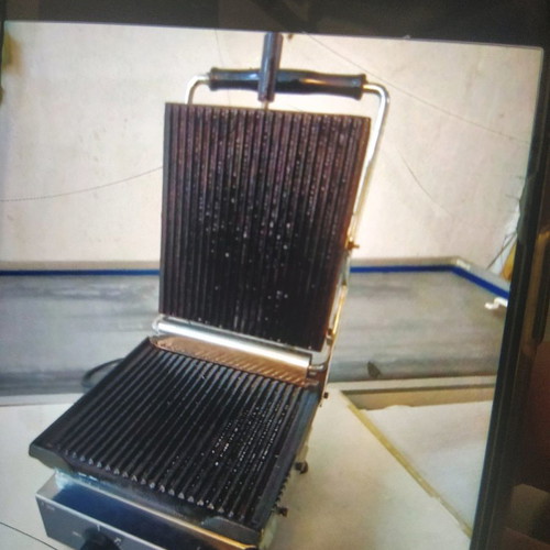 Professional toasters in excellent condition