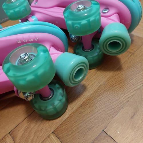 BYOX rollers new with light-up wheels, size 38-41