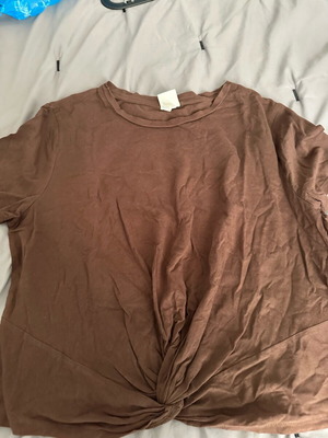 H&M women's T-shirt Large like new, brown with hem