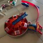 Hot Wheels Mega Garage παιχνίδι μεταχειρισμένο με Fast Blast Car Park και νταλίκα