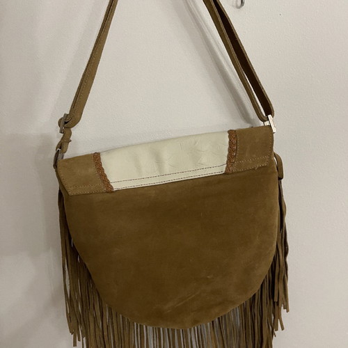 Suede leather shoulder bag used with fringes and silver details