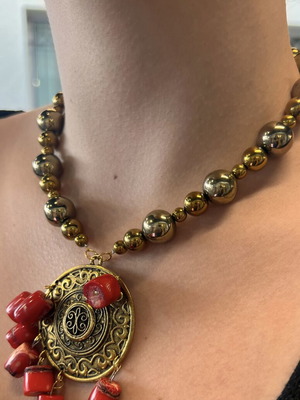 Necklace with hematite and coral with antique clasp new