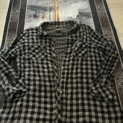 Shirt like new, size M, black and gray