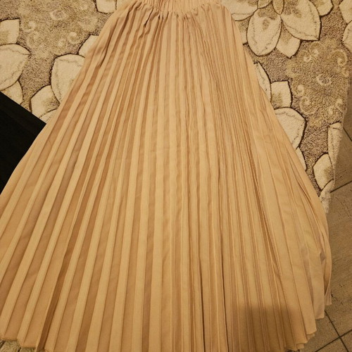 Pleated skirts new, 2 pieces, for 7-year-old girl, black and beige