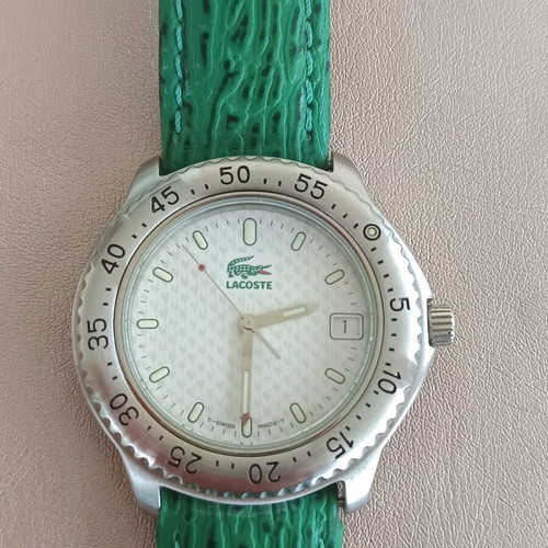 Quartz wristwatch used